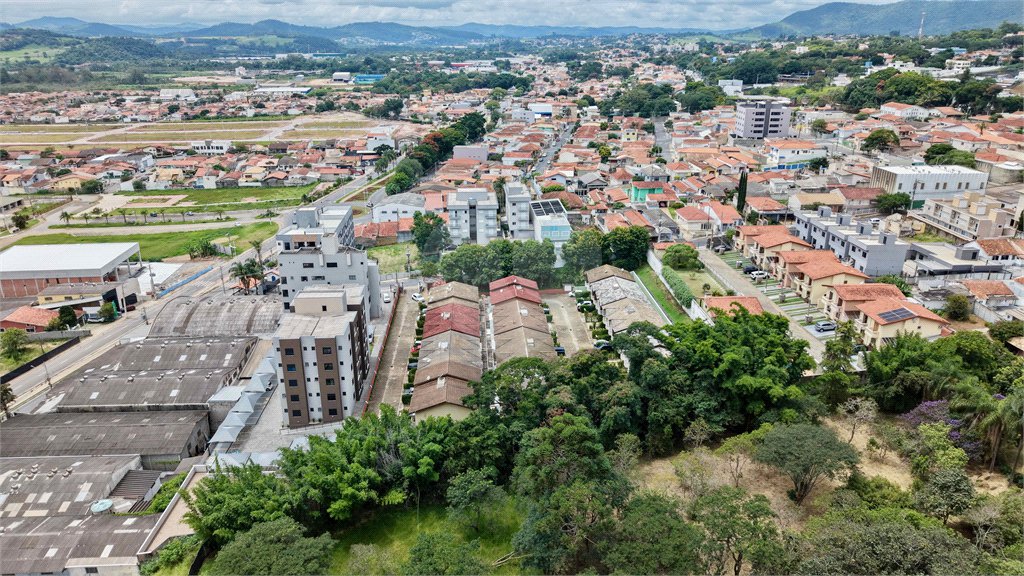 Casa à venda com 2 quartos no condomínio Portal dos Gamez, Atibaia - SP