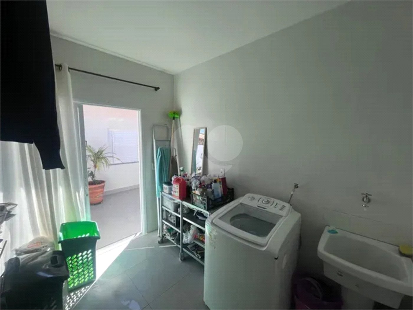 Casa à venda com 5 quartos, sendo 1 suíte, no condomínio Portal da Serra, São José dos Campos - SP