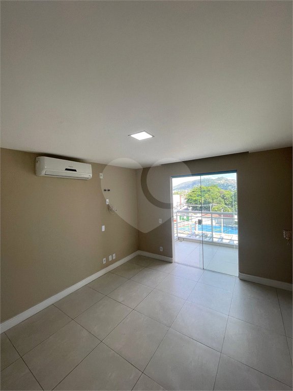 Casa à venda com 3 quartos, sendo 1 suíte, no condomínio Residencial Green Ville, Rio de Janeiro - RJ