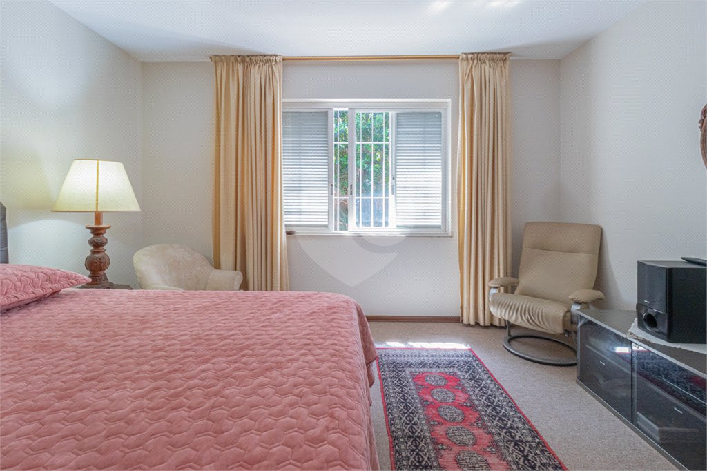 Casa Térrea à venda com 4 quartos, sendo 2 suítes, em Alto de Pinheiros, São Paulo, SP