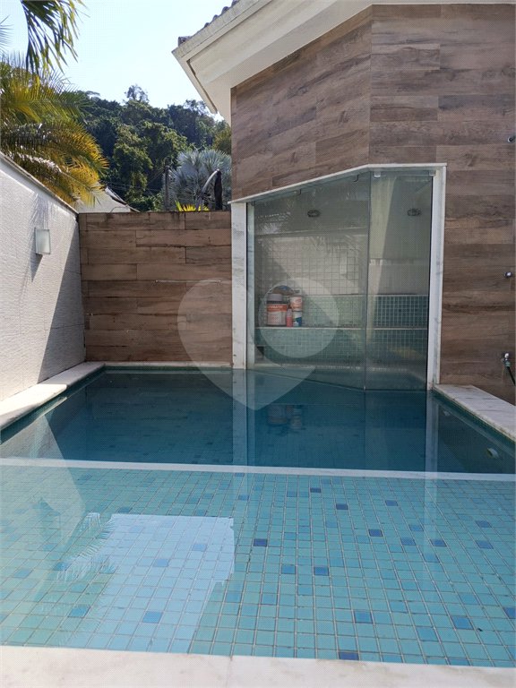 Casa à venda com 4 quartos, sendo 1 suíte, no condomínio Atlantico Sul, Rio de Janeiro - RJ