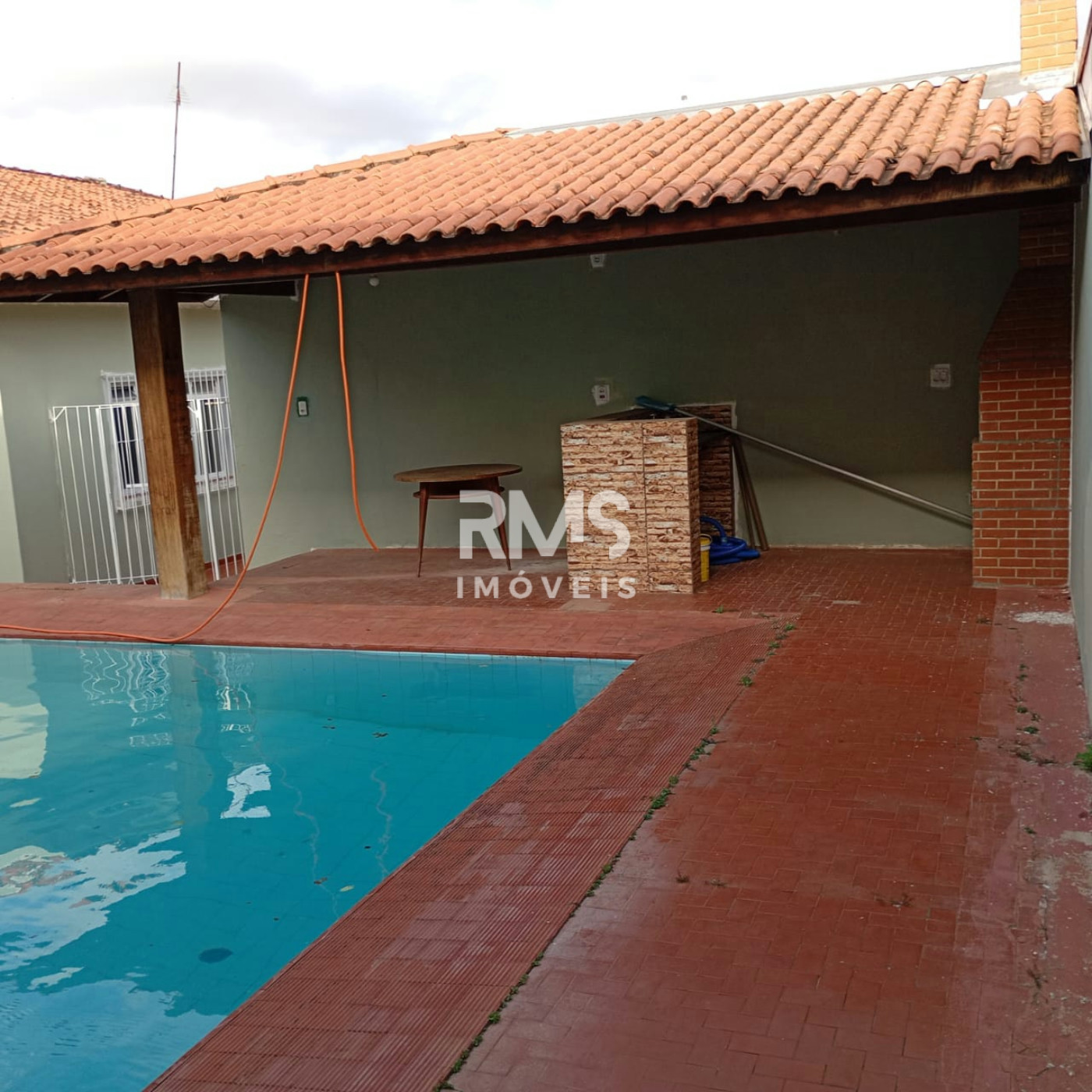 Casa à venda ou para alugar com 3 quartos, sendo 1 suíte,  no Centro, Angatuba, SP