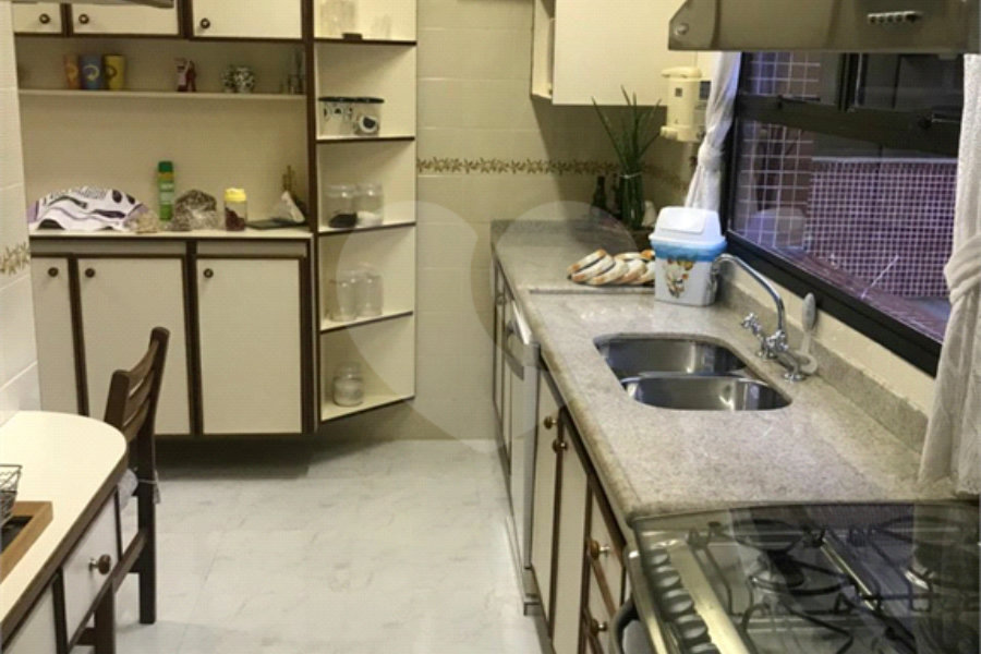 Apartamento à venda com 3 suítes em Enseada, Guarujá, SP