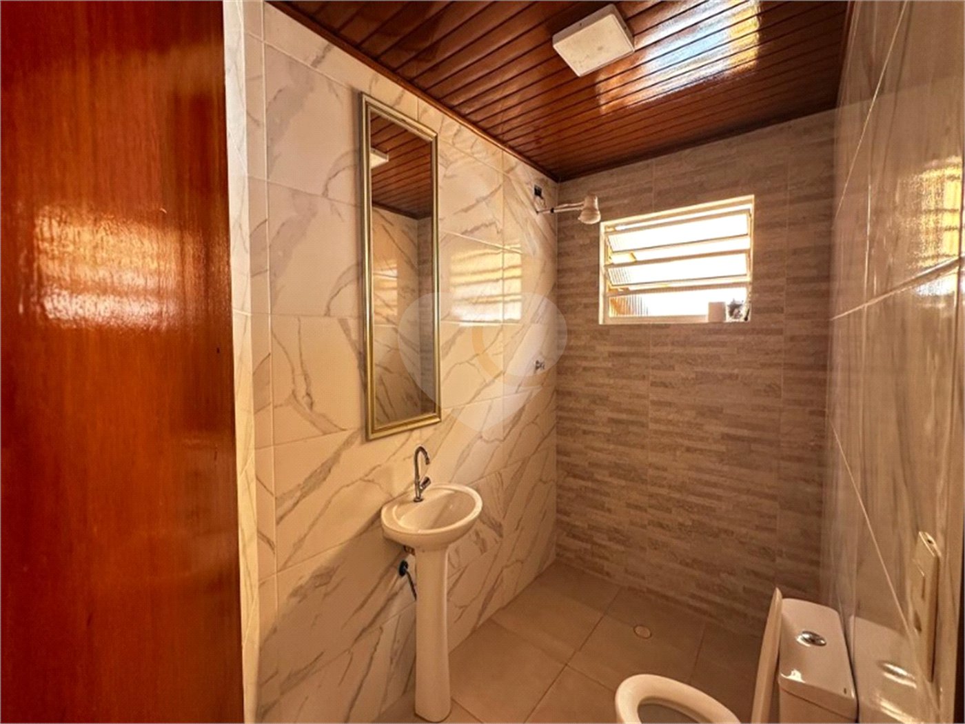 Sobrado à venda com 4 quartos, sendo 1 suíte, em Wanel Ville, Sorocaba, SP
