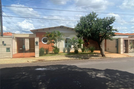 Casa à venda com 3 quartos em Jardim do Carmo, Araraquara, SP