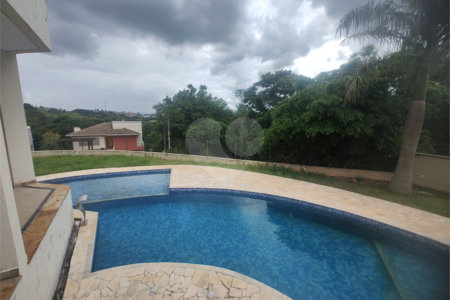 Casa à venda com 5 quartos, sendo 3 suítes, no condomínio Serra da Estrela, Atibaia - SP