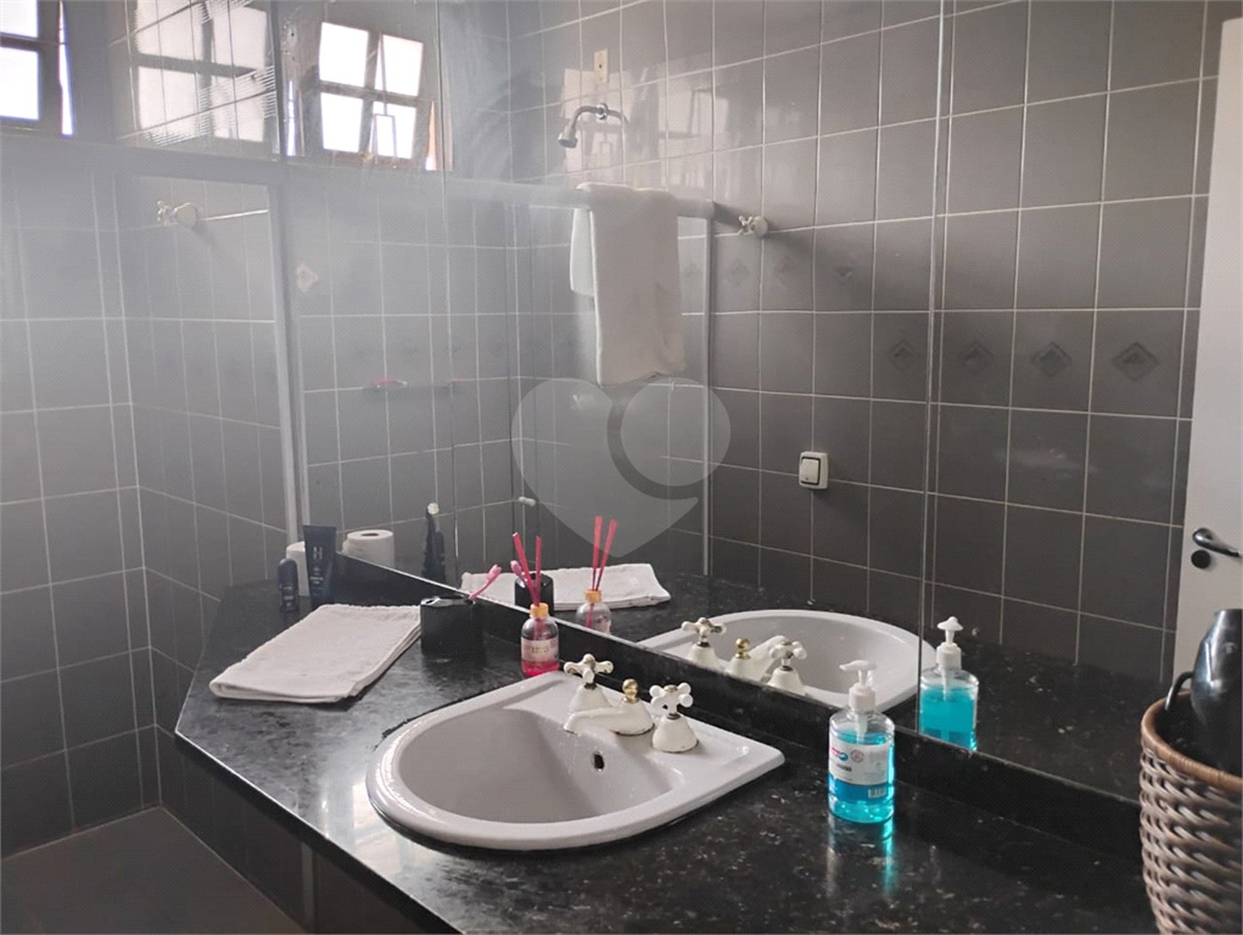 Casa à venda com 3 quartos, sendo 1 suíte,  em Vila Suissa, Mogi das Cruzes, SP