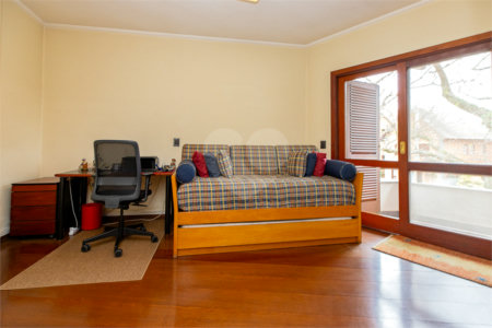 Casa à venda com 5 quartos, sendo 3 suítes,  no condomínio Residencial Morumbi, São Paulo - SP