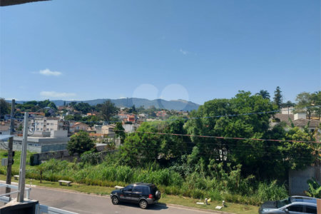 Sobrado à venda ou para alugar com 3 quartos, sendo 1 suíte, em Jardim do Lago, Atibaia, SP