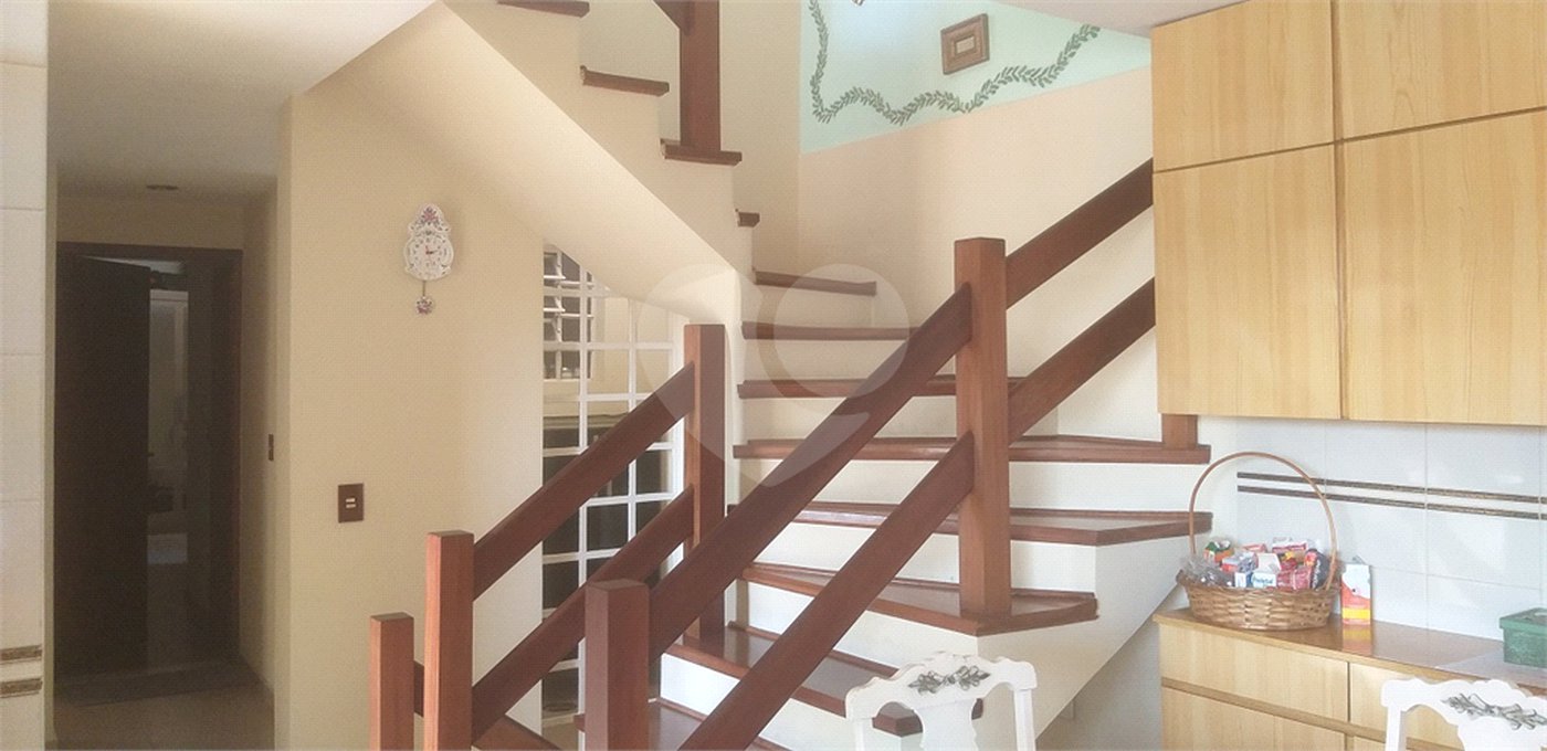 Casa à venda com 3 suítes em Parque Peruche, São Paulo, SP