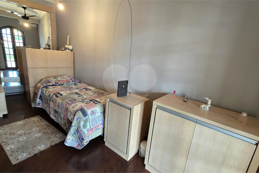 Sobrado à venda com 4 quartos, sendo 1 suíte, em Jardim Regina, São Paulo, SP