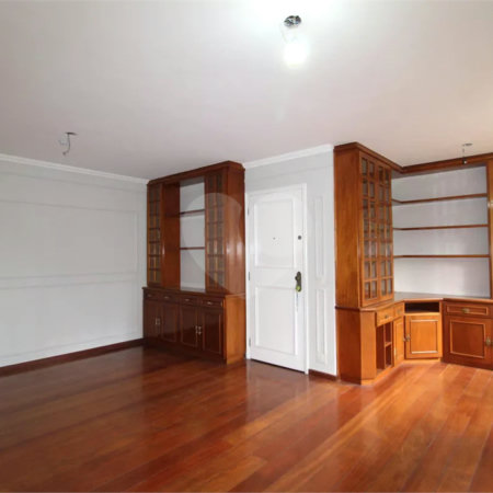 Apartamento à venda com 3 quartos, sendo 1 suíte,  em Vila Uberabinha, São Paulo, SP