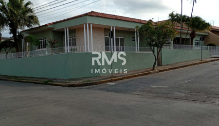 Casa à venda ou para alugar com 3 quartos, sendo 1 suíte,  no Centro, Angatuba, SP