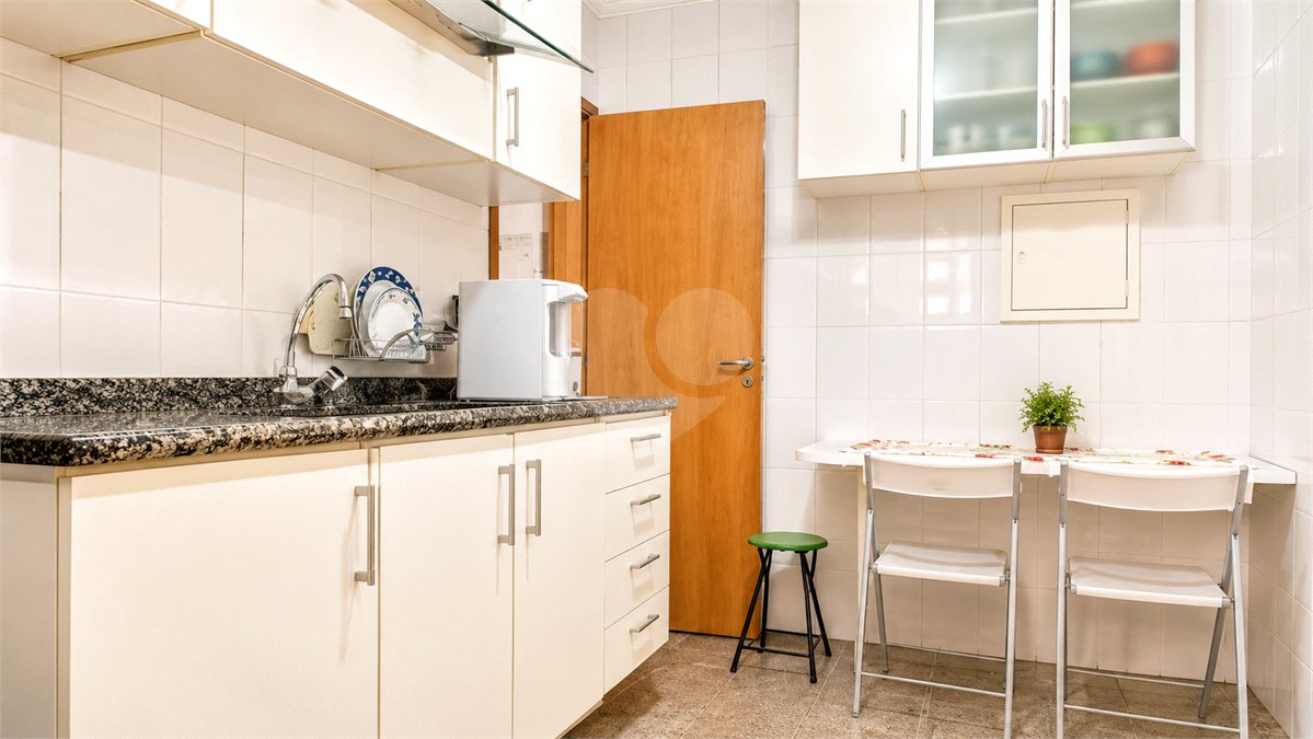 Apartamento à venda com 3 quartos, sendo 1 suíte, em Santo Amaro, São Paulo, SP