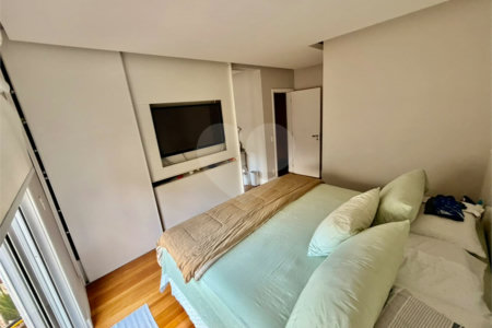Casa à venda com 3 suítes no condomínio Villaggio Della Hípica, São Paulo - SP