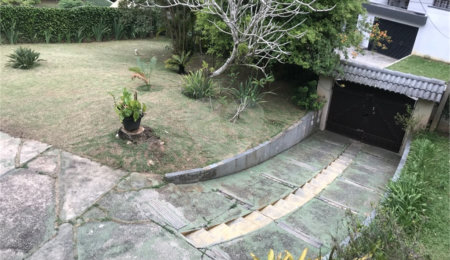 Sobrado à venda com 3 suítes em Serra da Cantareira, Mairiporã, SP