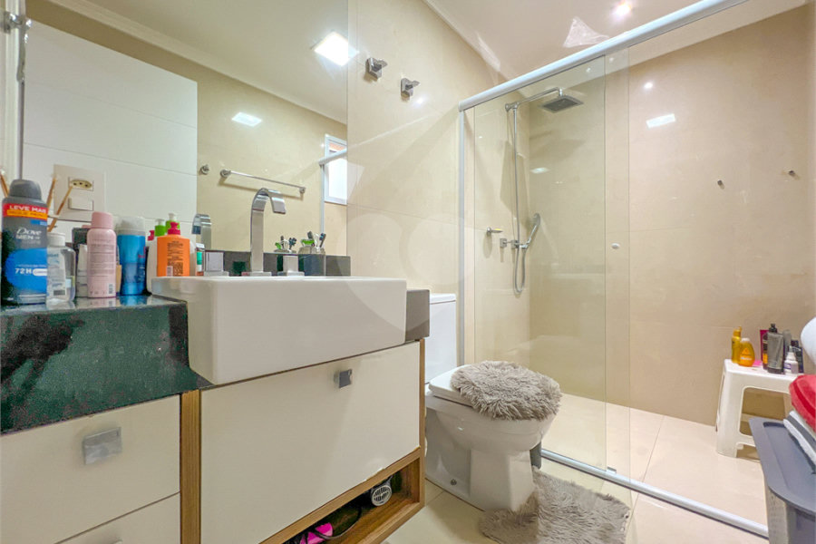 Casa à venda com 4 quartos, sendo 2 suítes,  no condomínio Floradas da Serra, São Paulo - SP