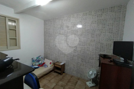 Casa à venda com 6 quartos, sendo 2 suítes, em Chora Menino, São Paulo, SP