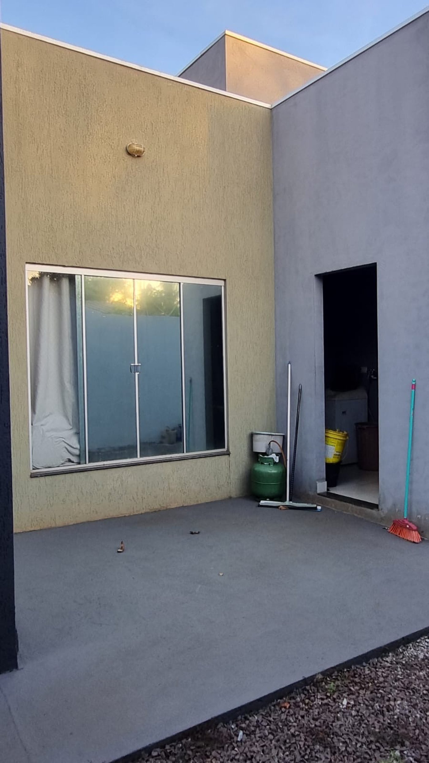Sobrado à venda com 3 quartos, sendo 1 suíte,  em Jardim Alvorada, Três Lagoas, MS