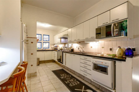 Casa à venda com 4 quartos, sendo 2 suítes, em Jardim Everest, São Paulo, SP