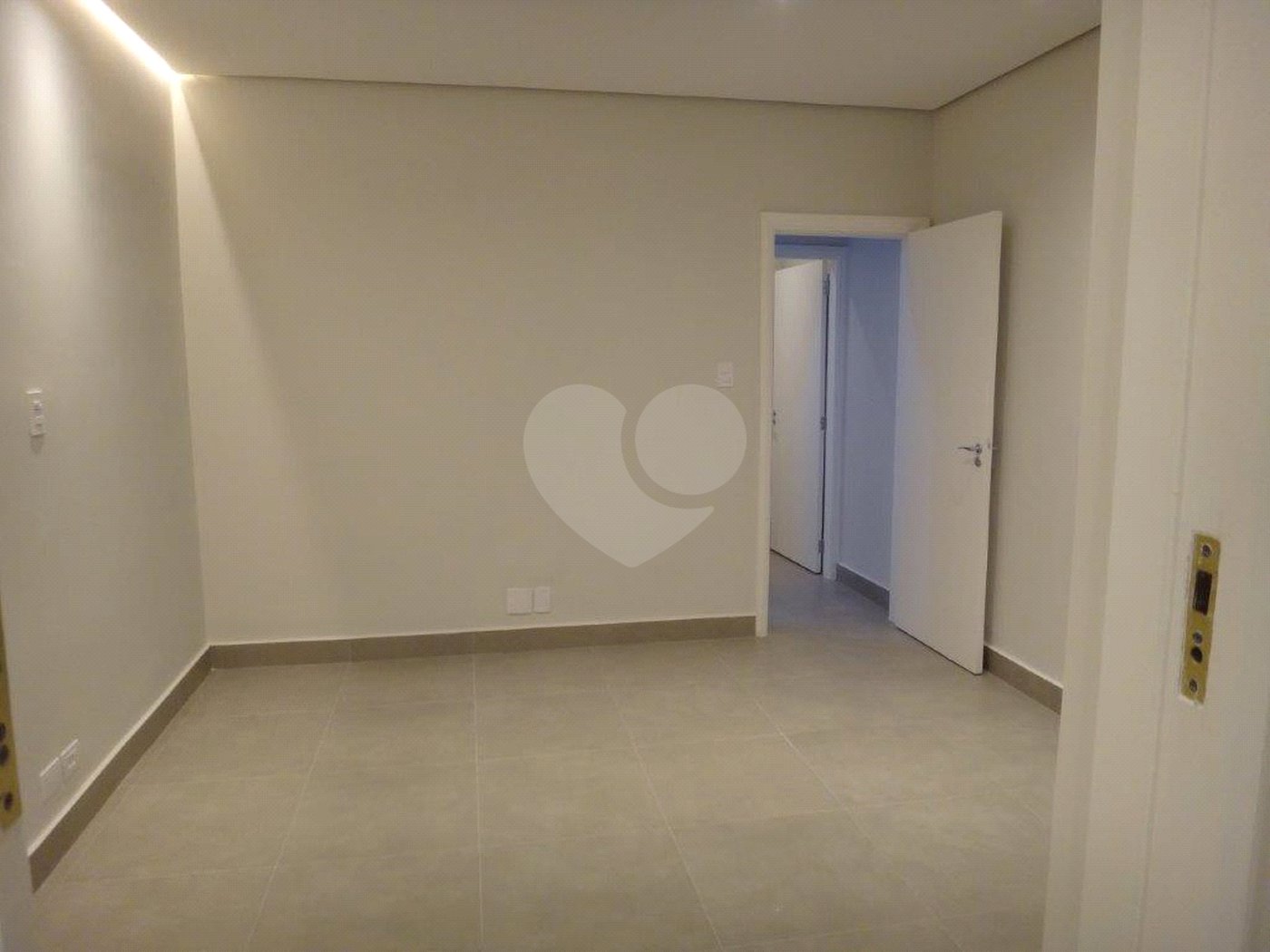 Casa à venda com 3 quartos, sendo 2 suítes,  em Mirandópolis, São Paulo, SP