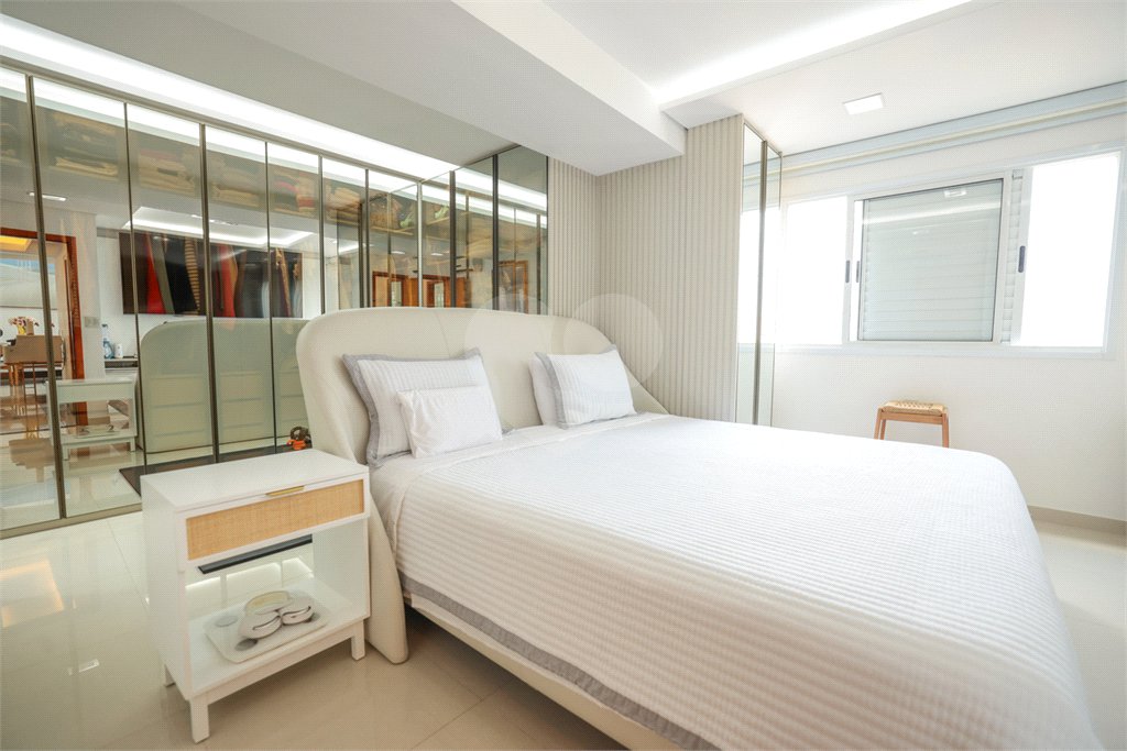 Apartamento à venda com 4 quartos, sendo 1 suíte,  em Vila Mariana, São Paulo, SP
