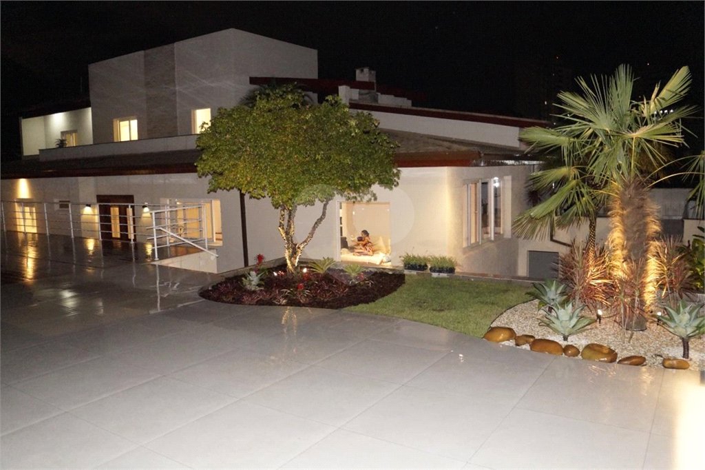 Casa à venda com 5 suítes em Paraisópolis, São Paulo, SP