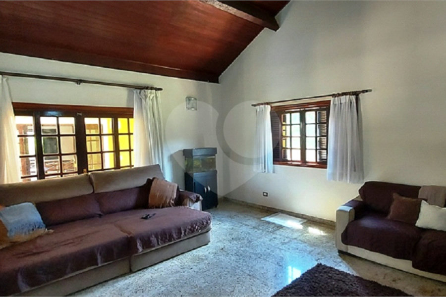Casa à venda com 5 suítes em Canguera, São Roque, SP