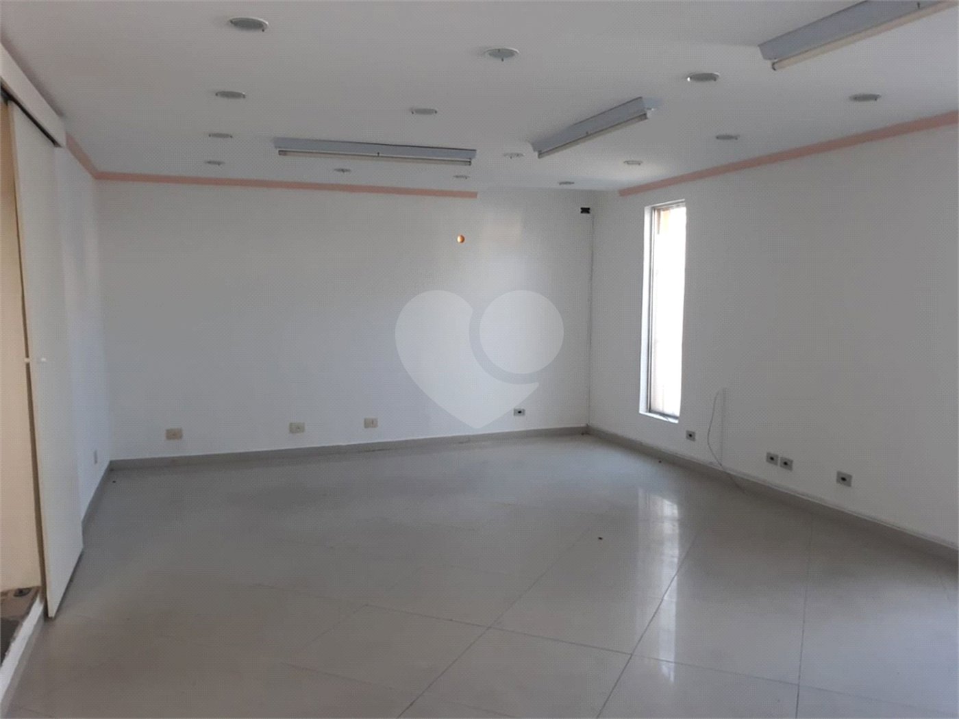 Sobrado para alugar com 4 quartos no Centro, São Roque, SP