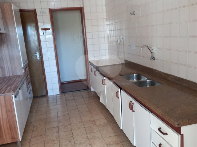 Apartamento à venda com 3 quartos, sendo 1 suíte,  em Santo Amaro, São Paulo, SP