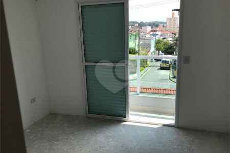 Casa à venda com 3 quartos, sendo 1 suíte, no condomínio Parque Vitória, São Paulo - SP
