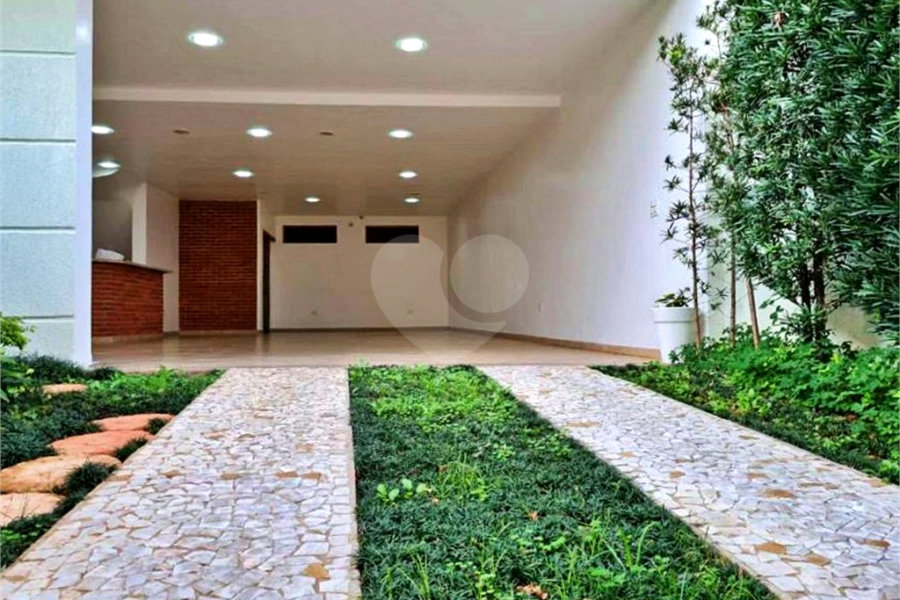 Sobrado à venda com 3 suítes em Horto, São Paulo, SP