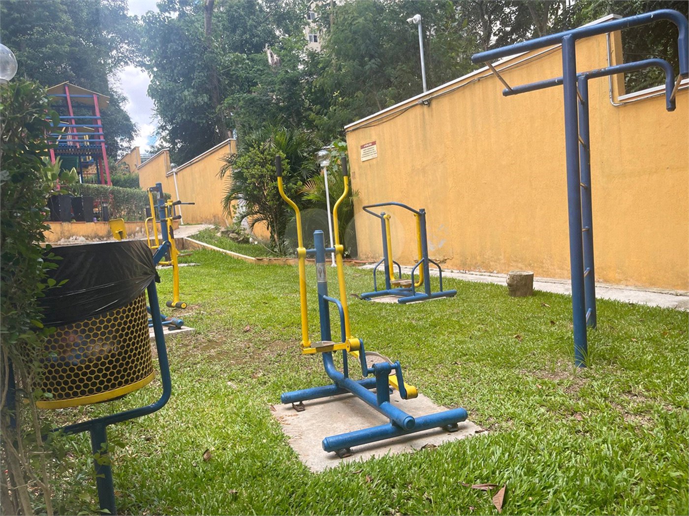 Casa à venda com 3 quartos, sendo 1 suíte,  no condomínio Vilagio Viccino, São Paulo - SP