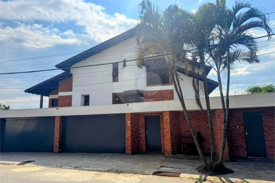 Sobrado à venda ou para alugar com 4 quartos, sendo 3 suítes, em Serra da Cantareira, Mairiporã, SP