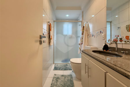 Apartamento à venda com 3 suítes em Campo Belo, São Paulo, SP