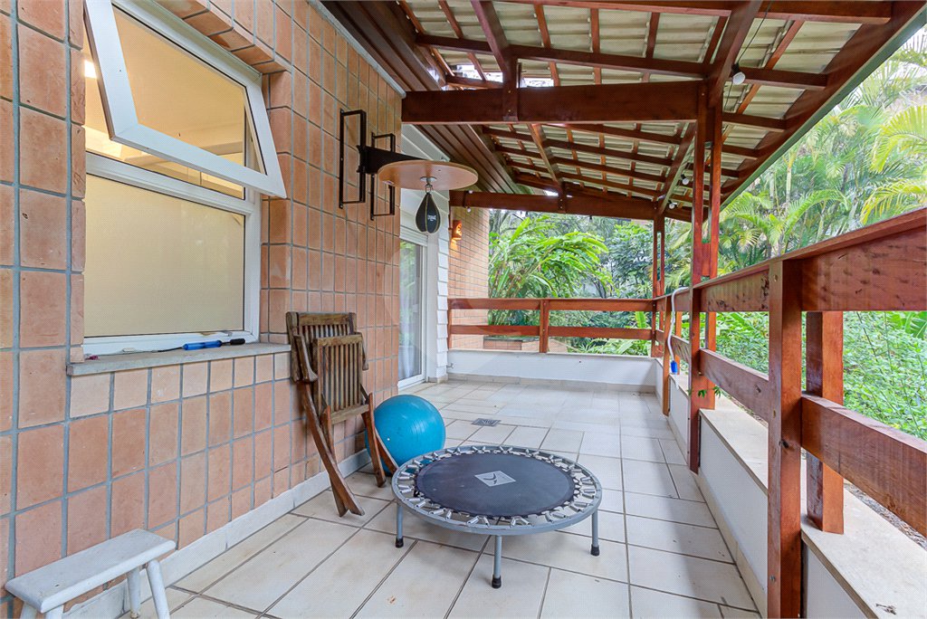 Casa à venda com 4 suítes no condomínio Vila Verde, São Paulo - SP