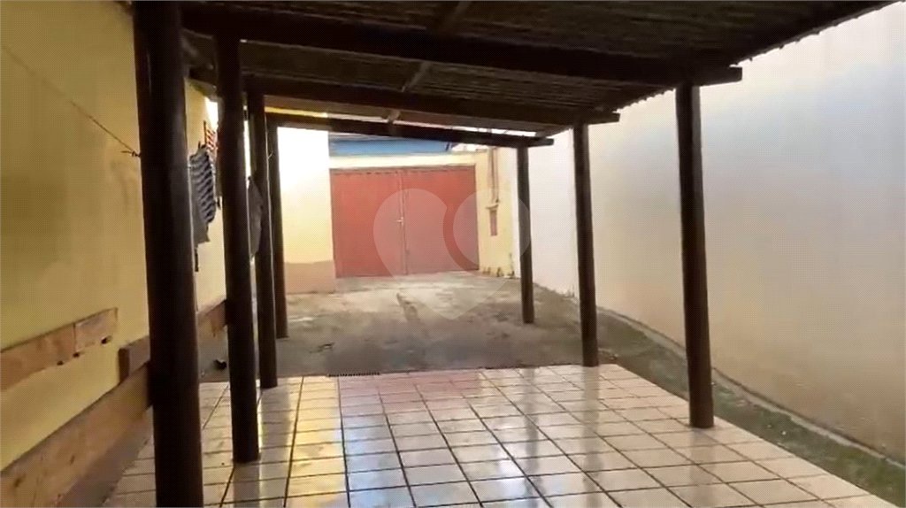 Casa à venda com 3 quartos, sendo 1 suíte,  no Centro, Salto, SP
