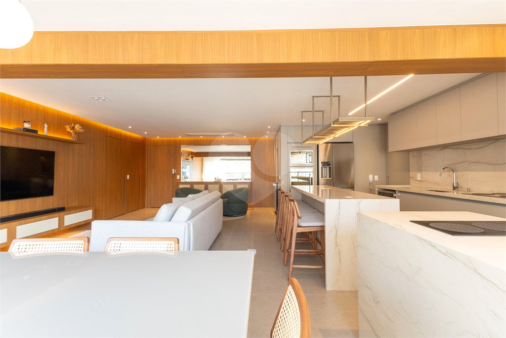 Apartamento à venda com 3 suítes em Moema, São Paulo, SP