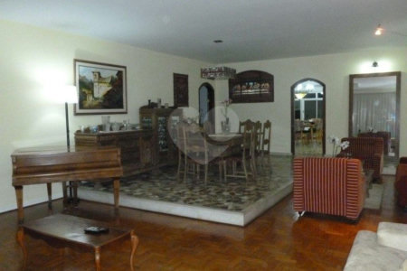 Casa Térrea à venda com 4 quartos, sendo 1 suíte,  em Tucuruvi, São Paulo, SP