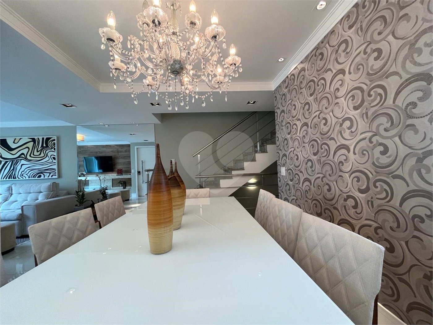Casa à venda com 4 quartos, sendo 2 suítes, no condomínio Floradas da Serra, São Paulo - SP