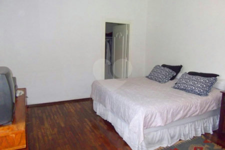 Casa Térrea à venda com 4 quartos, sendo 2 suítes, em Interlagos, São Paulo, SP