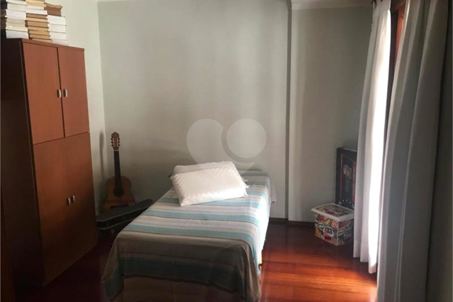 Casa à venda com 3 quartos, sendo 1 suíte, no condomínio Morada de Itapuã, São Paulo - SP