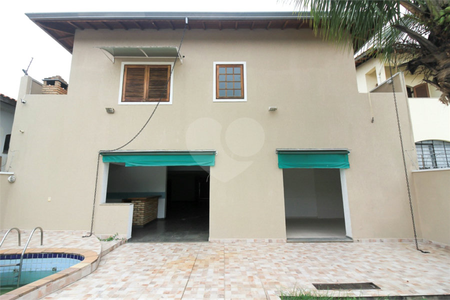 Casa térrea assobradada