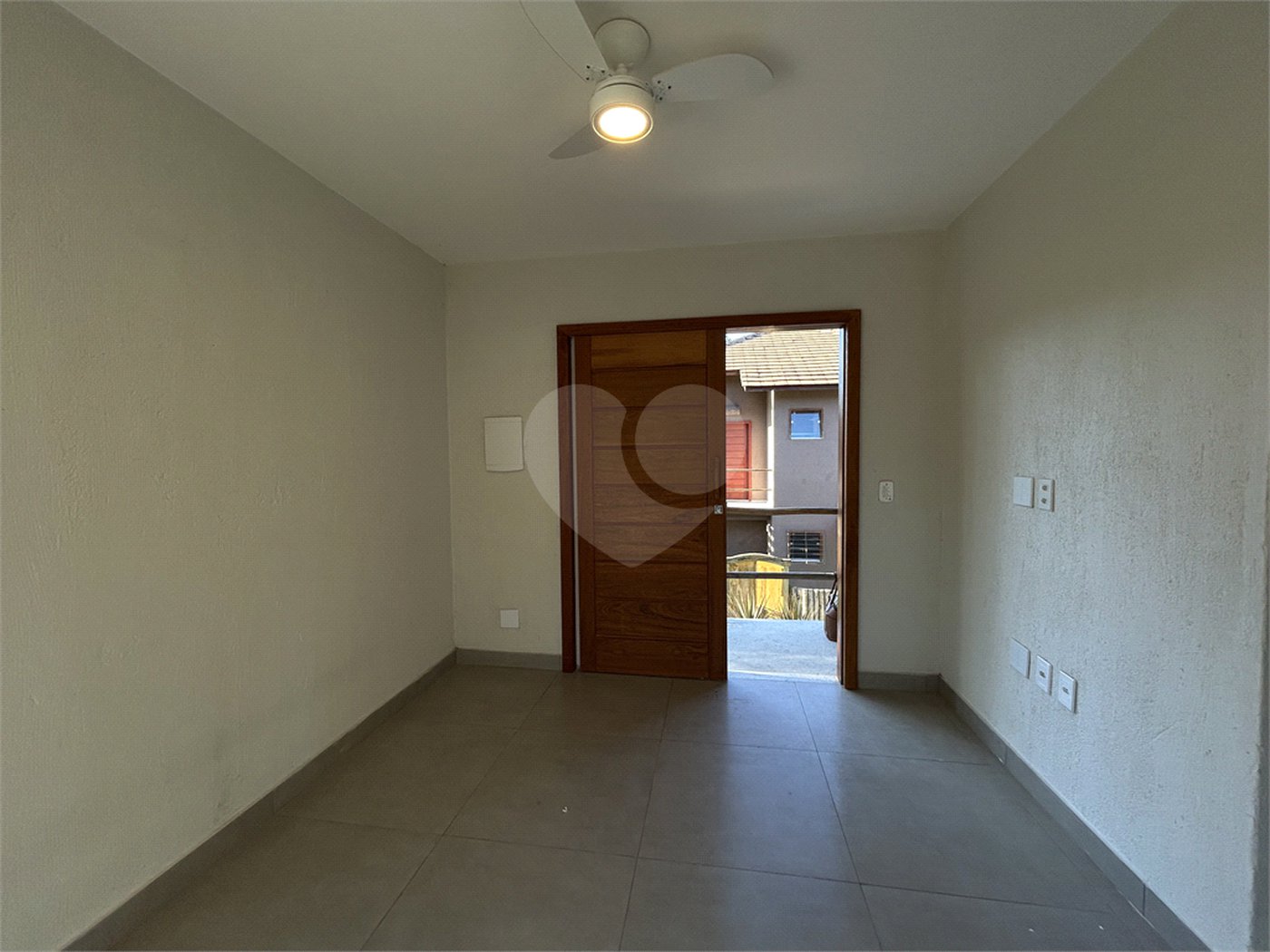 Apartamento à venda com 2 quartos, sendo 1 suíte, no Centro / Arraial D'ajuda, Porto Seguro, BA