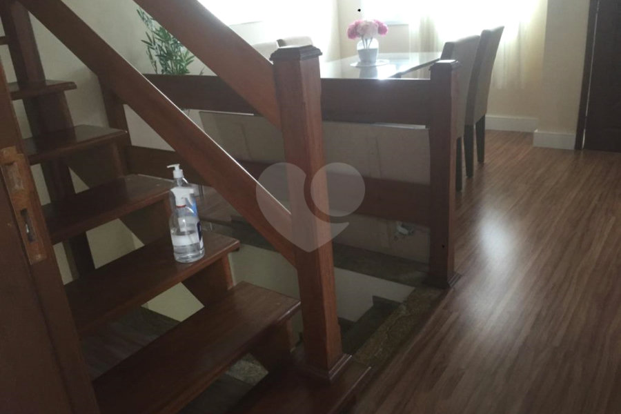 Casa à venda com 3 quartos, sendo 1 suíte, no condomínio Morada do Horto, São Paulo - SP