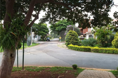 Casa à venda ou para alugar com 3 quartos, sendo 1 suíte, no condomínio Portal de Itu I, Itu - SP