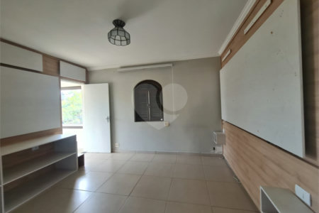 Sobrado à venda com 4 quartos, sendo 1 suíte,  em Interlagos, São Paulo, SP