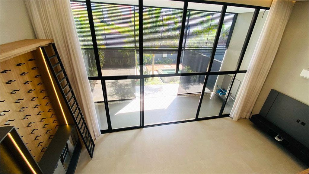 Casa à venda com 3 suítes no condomínio Euroville II, Bragança Paulista - SP