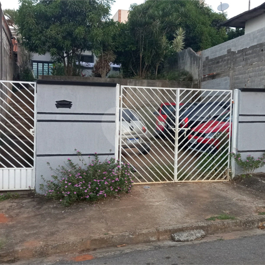 Casa à venda com 2 quartos no Centro, Bom Jesus dos Perdões, SP