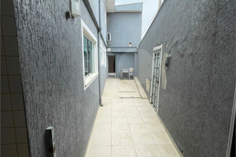 Sobrado à venda com 3 suítes em Vila Nivi, São Paulo, SP